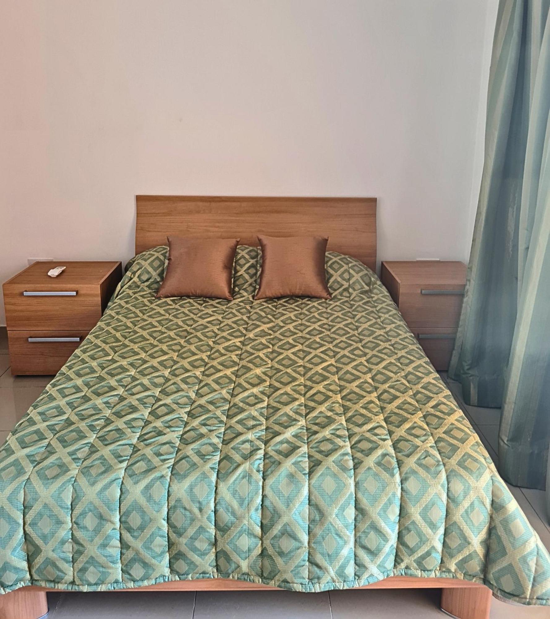 2 Bedroom Seafront Duplex Penthouse In The Heart Of Spinola Bay St. Julian's Exteriör bild